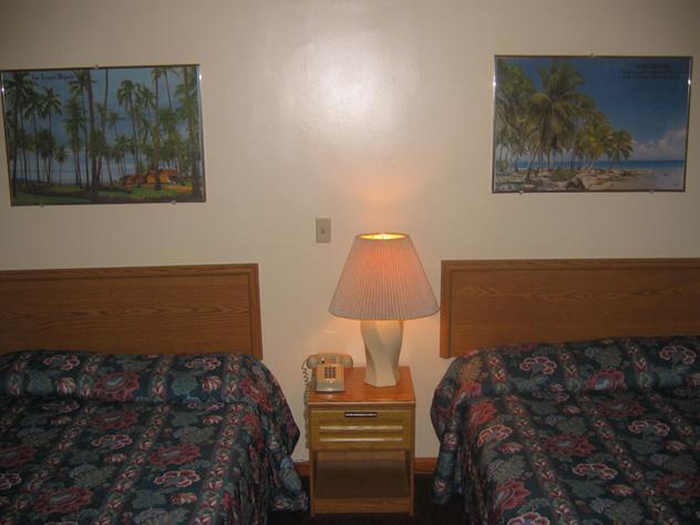 Knotty Pine Motel Salisbury Room photo